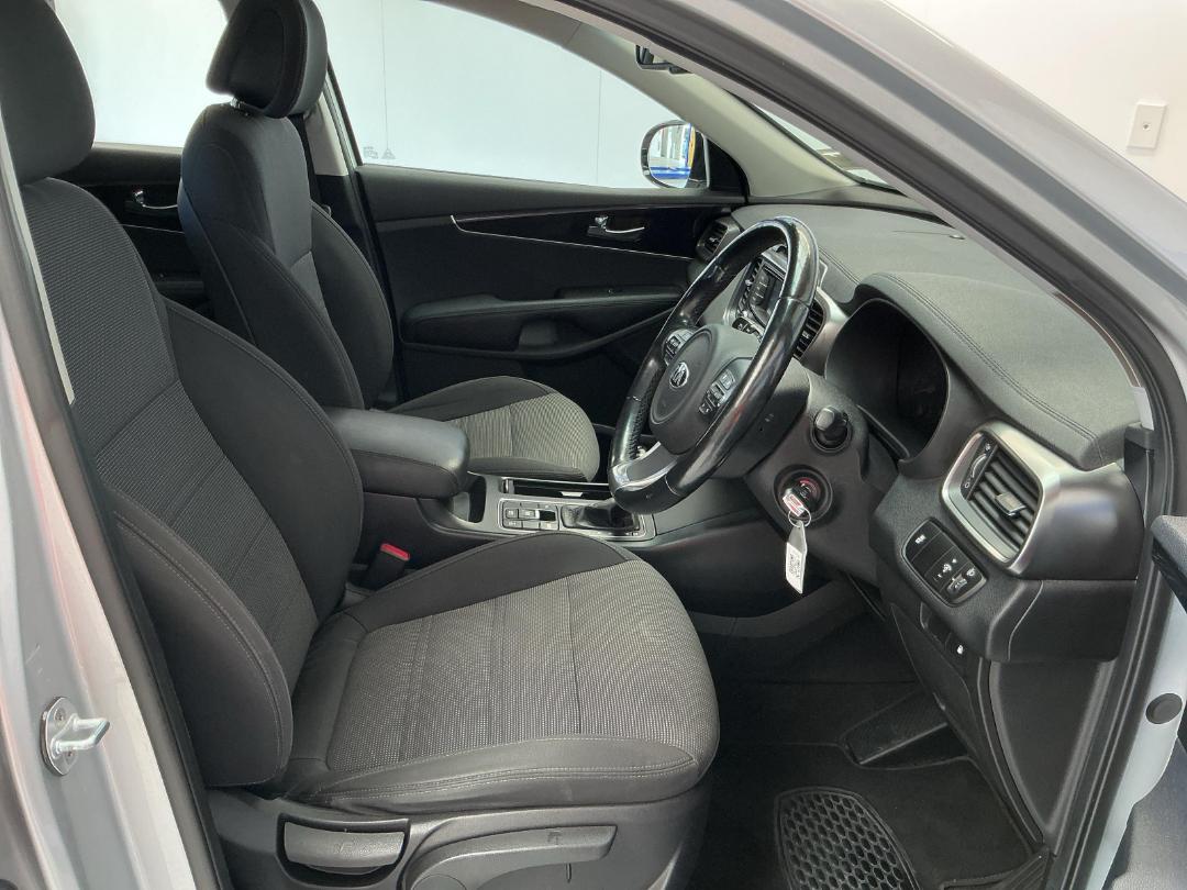 Photo '16' of KIA Sorento Photo '16' of KIA Sorento