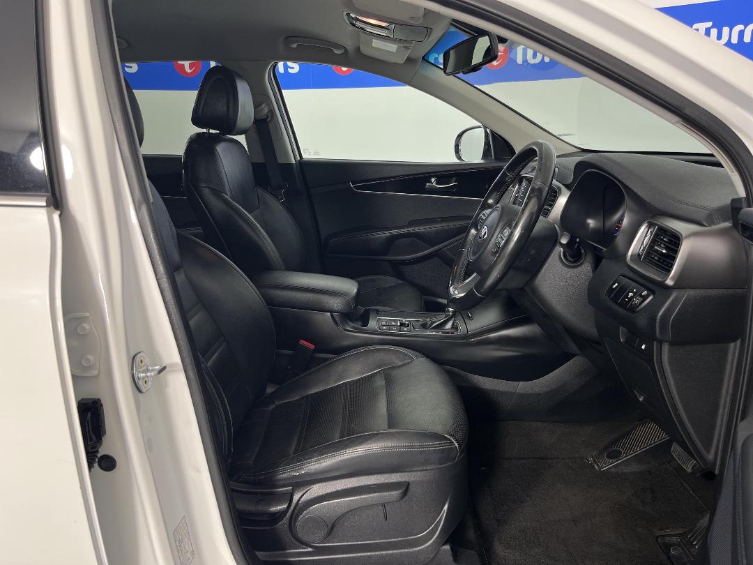 Photo '16' of KIA Sorento Photo '16' of KIA Sorento