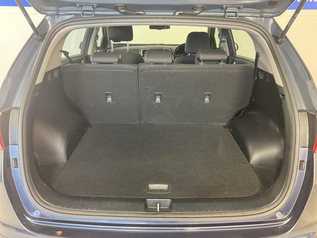 Photo '14' of KIA Sportage Photo '14' of KIA Sportage