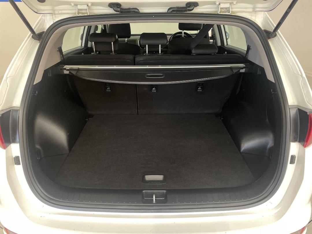 Photo '14' of KIA Sportage Photo '14' of KIA Sportage