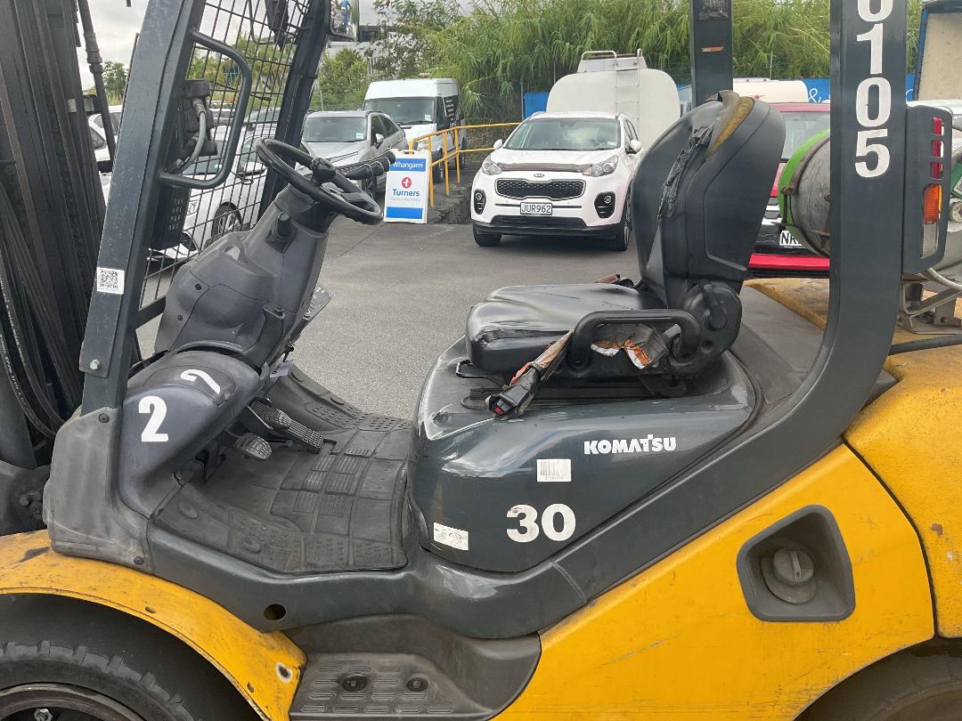 Photo '10' of KOMATSU FG30T-17 Forklift