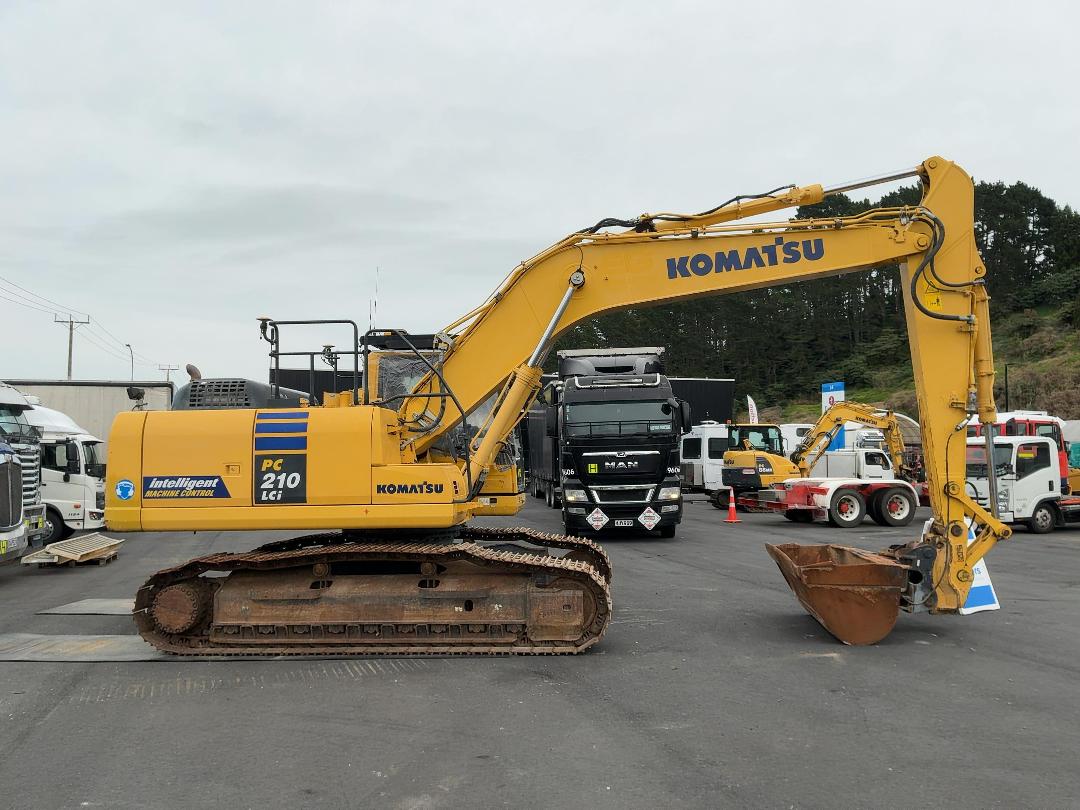 Photo '3' of Komatsu PC210CI-10 Excavator