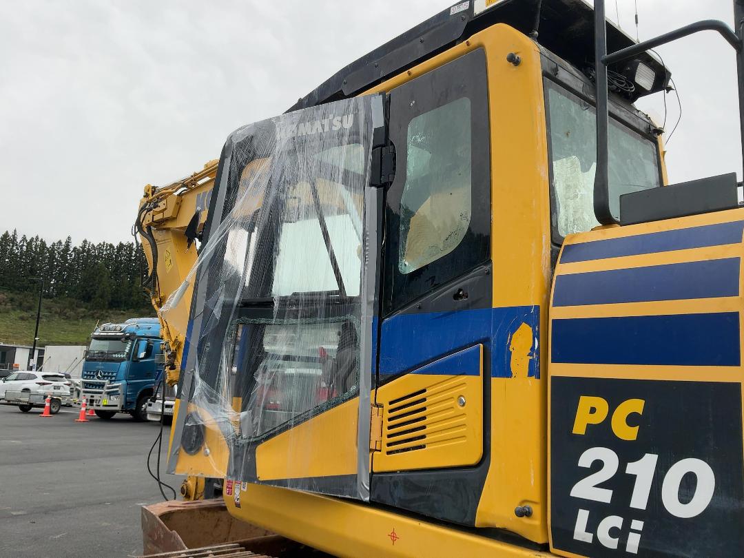 Photo '12' of Komatsu PC210CI-10 Excavator