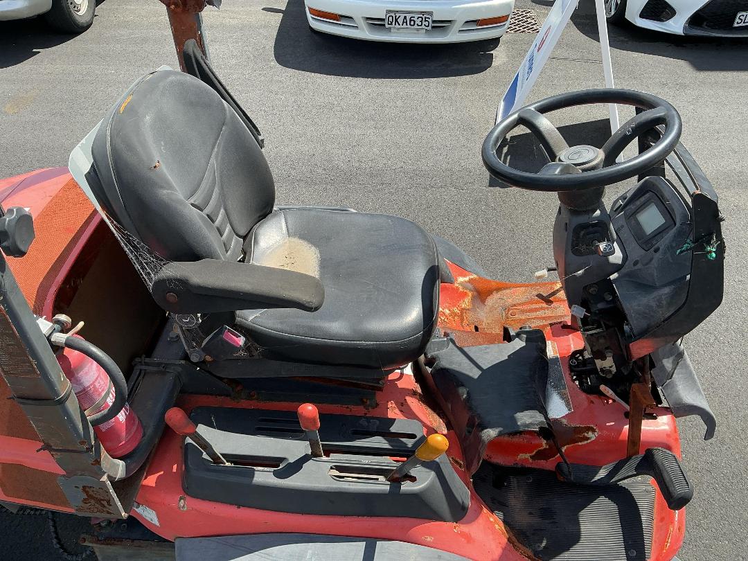 Photo '11' of Kubota F3690 Mower