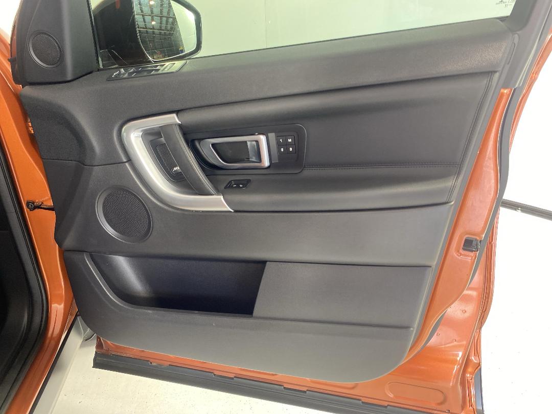 Photo '15' of Land Rover Discovery Sport Photo '15' of Land Rover Discovery Sport