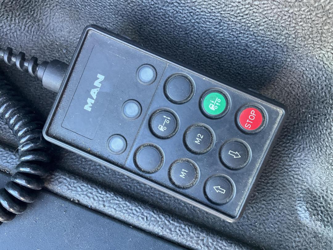 Photo '21' of MAN TGX 35.540 8X4 Curtainsider