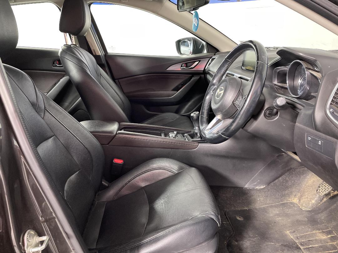 Photo '16' of Mazda 3