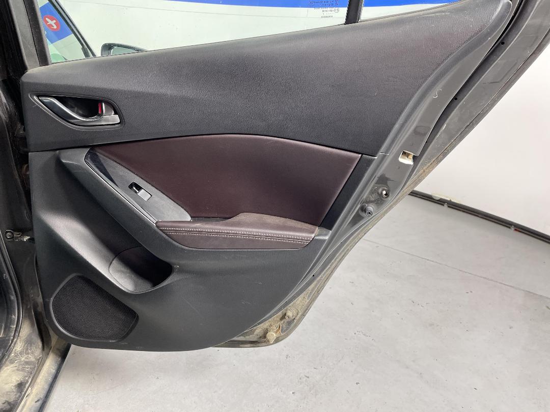 Photo '19' of Mazda 3