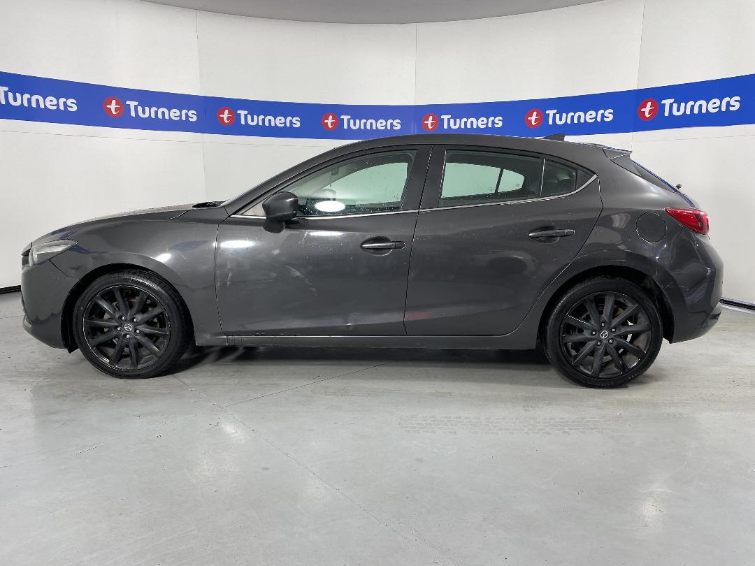 Photo '24' of Mazda 3