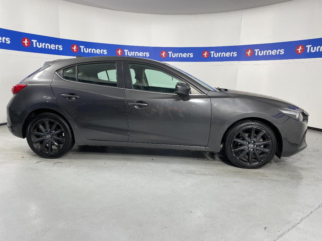 Photo '23' of Mazda 3