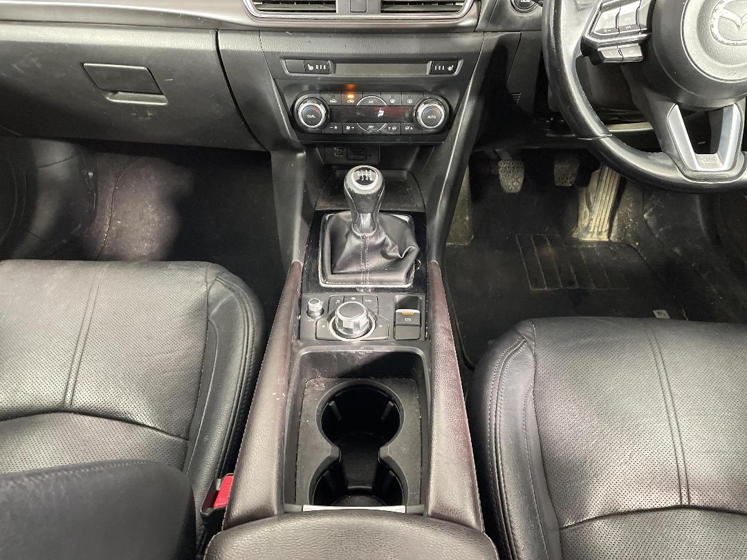 Photo '18' of Mazda 3