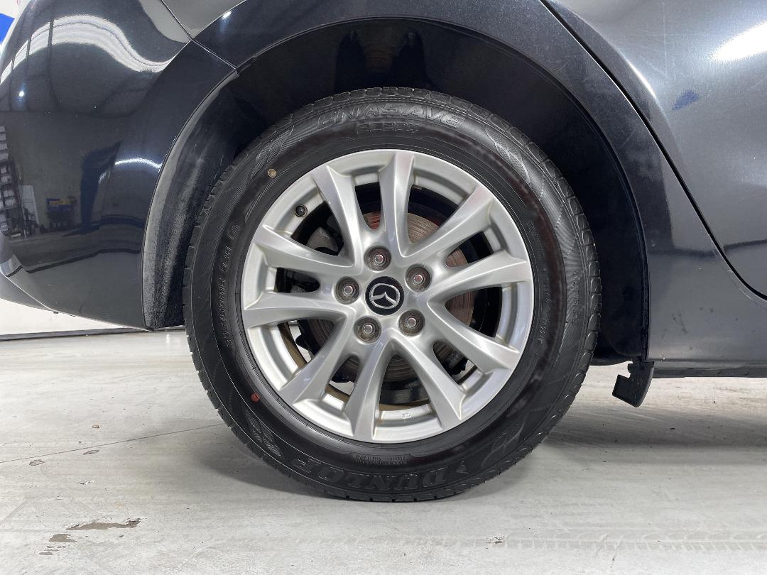 Photo '12' of Mazda Axela