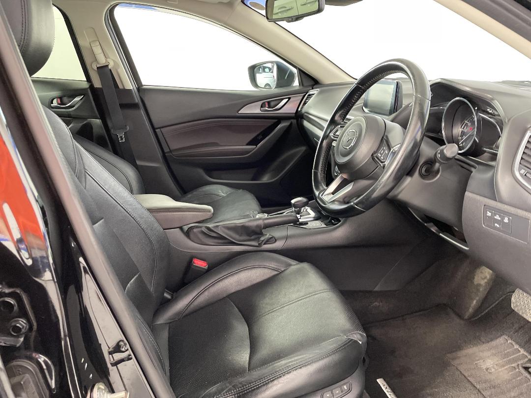 Photo '16' of Mazda Axela