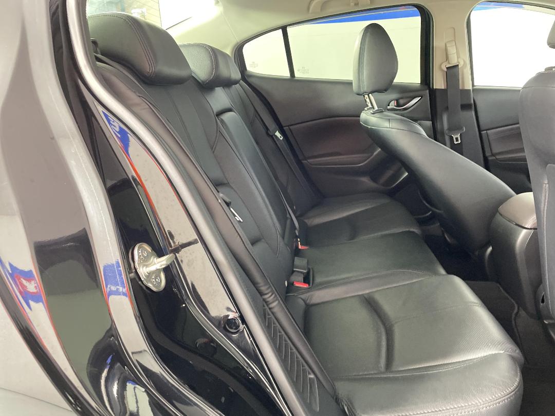 Photo '20' of Mazda Axela