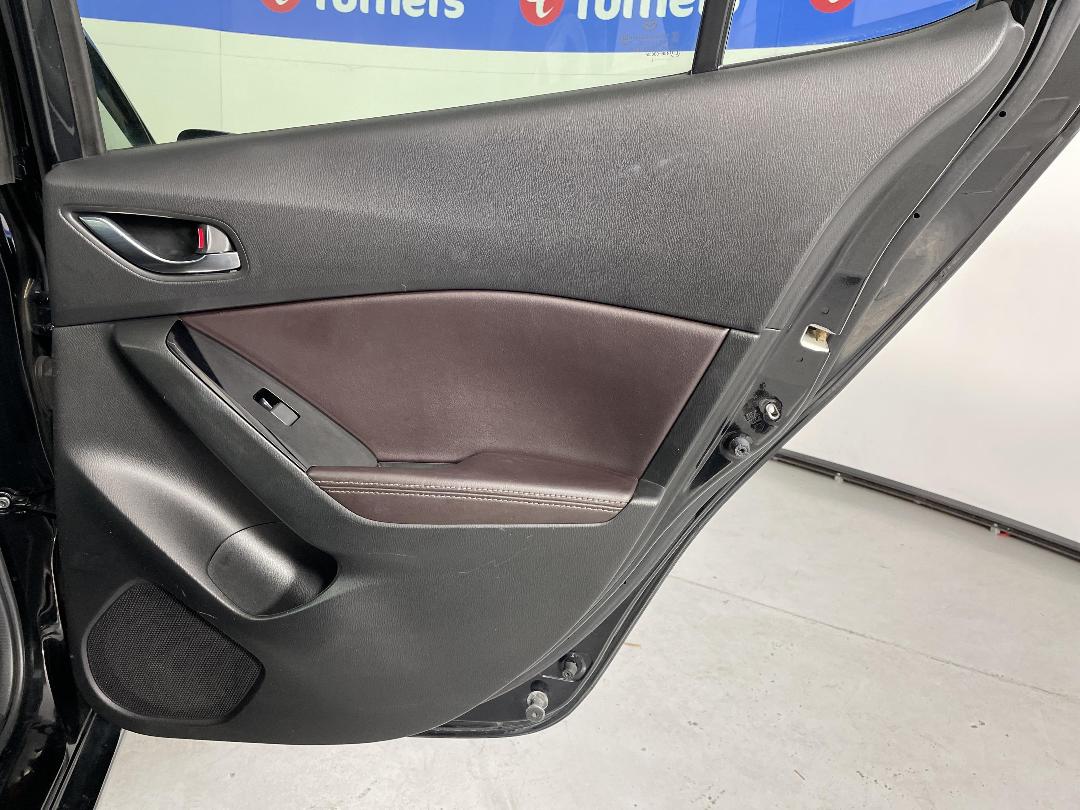 Photo '19' of Mazda Axela