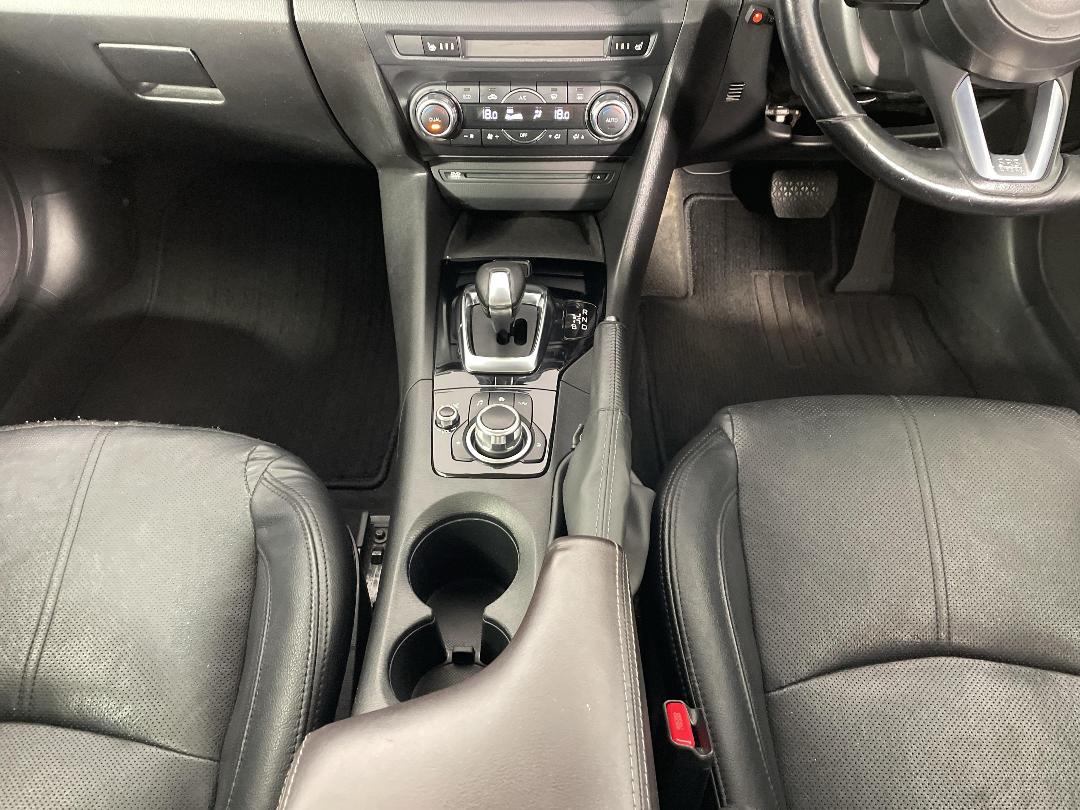 Photo '18' of Mazda Axela