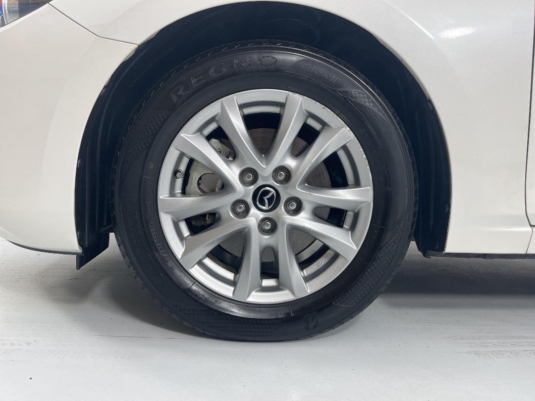 Photo '10' of Mazda Axela