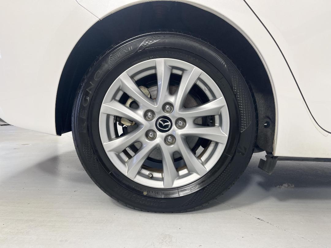 Photo '12' of Mazda Axela