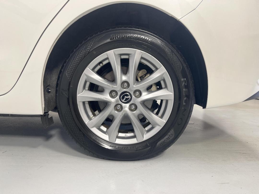 Photo '11' of Mazda Axela