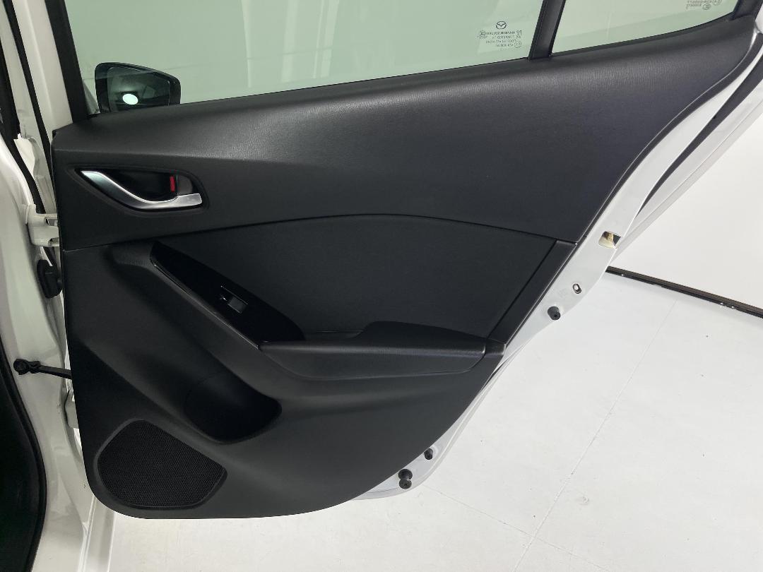 Photo '19' of Mazda Axela