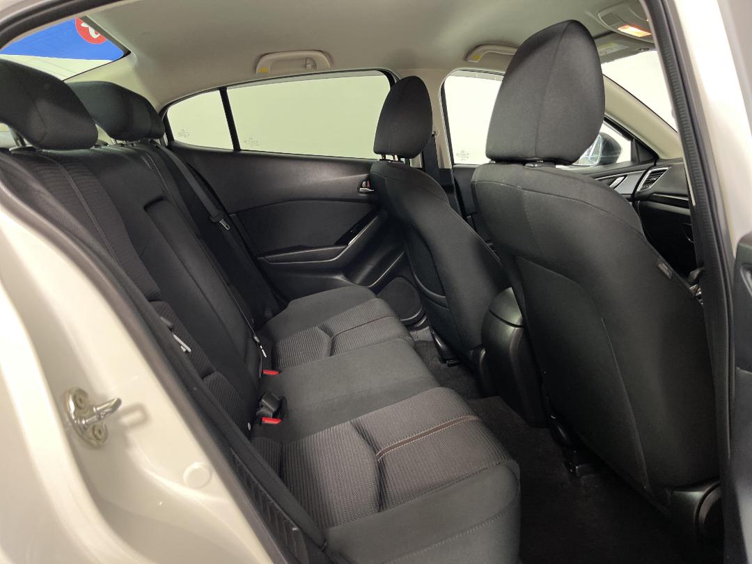 Photo '20' of Mazda Axela