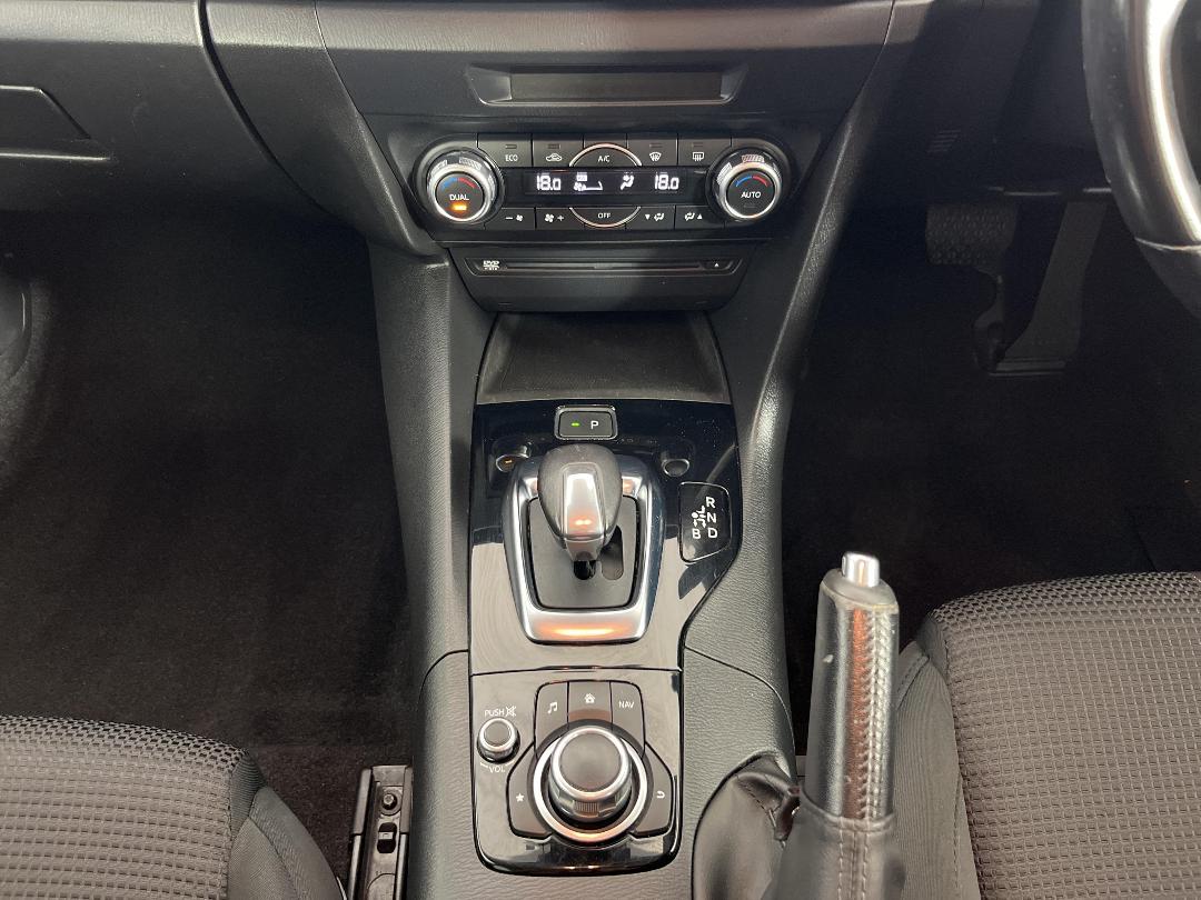 Photo '18' of Mazda Axela