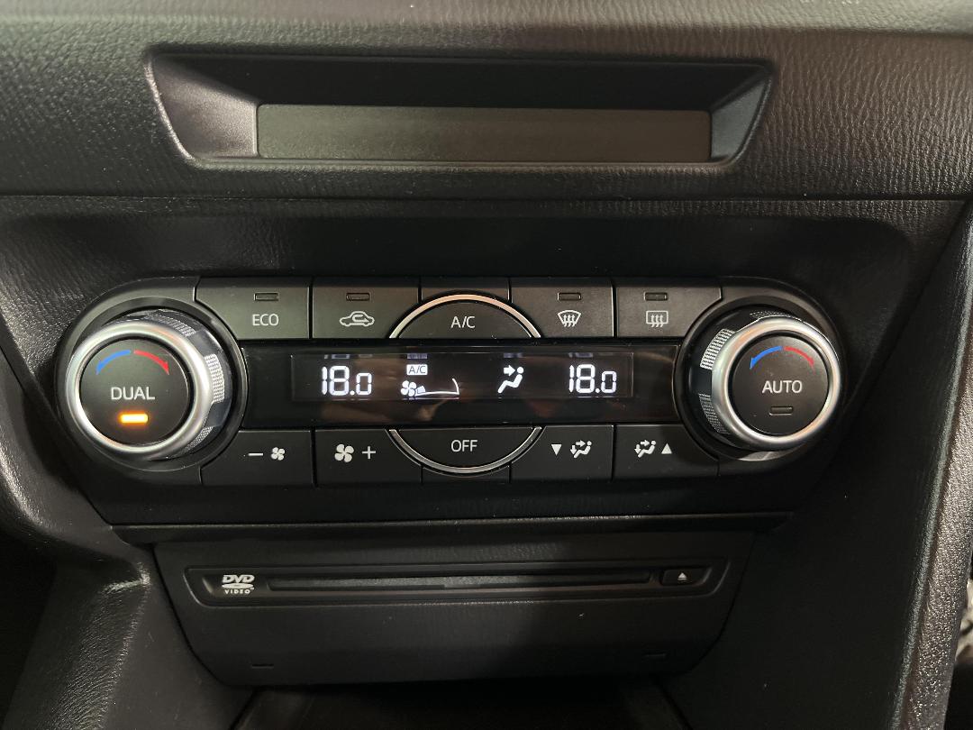 Photo '27' of Mazda Axela