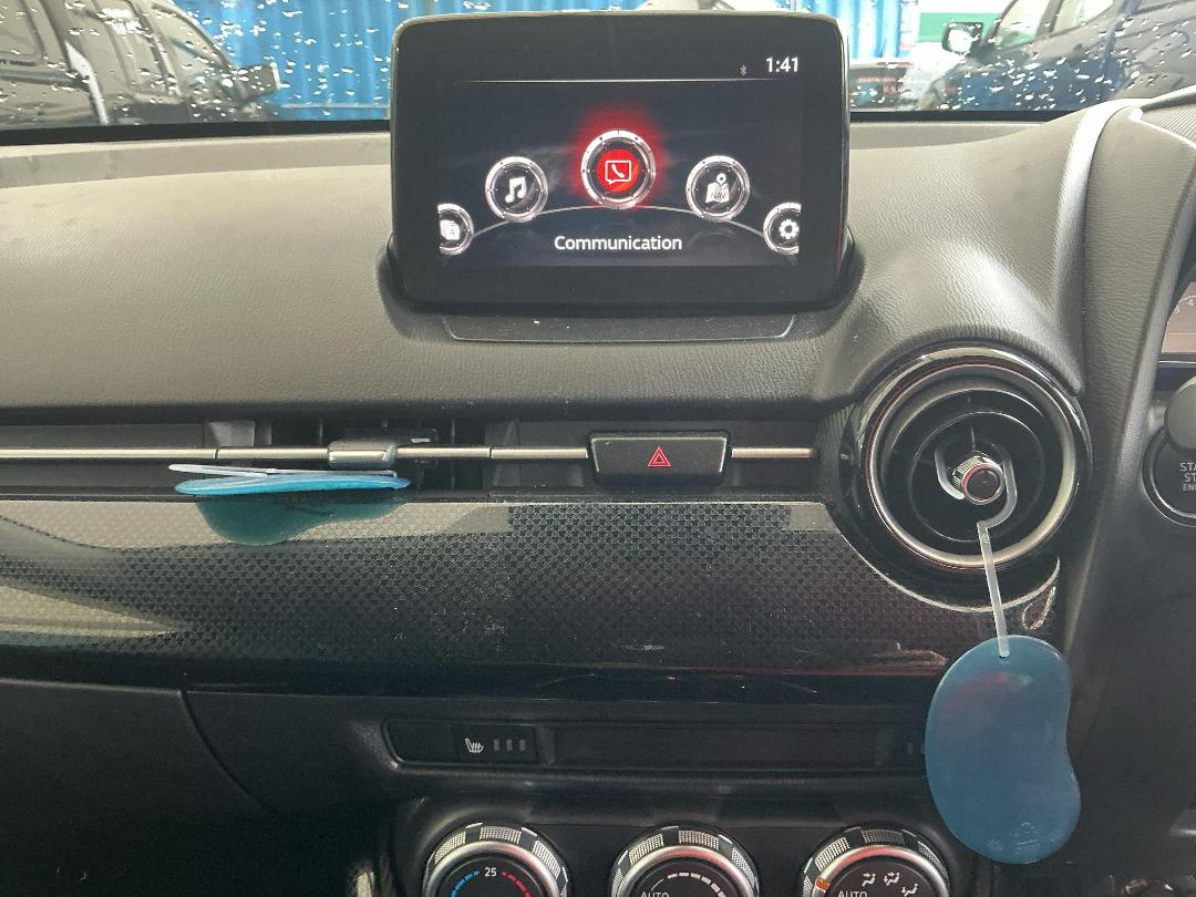 Photo '10' of Mazda Demio Photo '10' of Mazda Demio