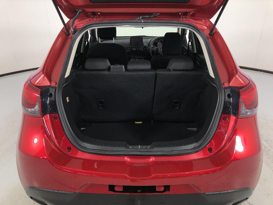 Photo '14' of Mazda Demio