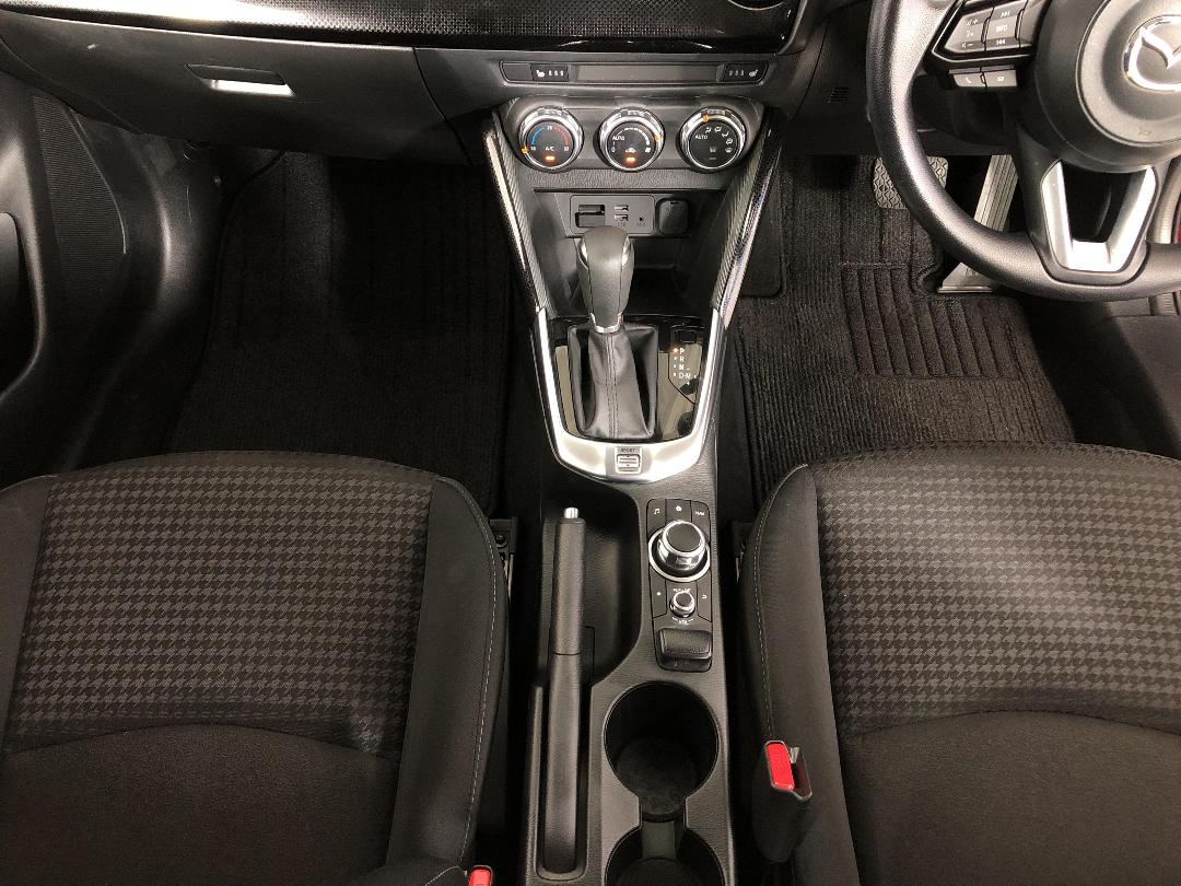 Photo '18' of Mazda Demio