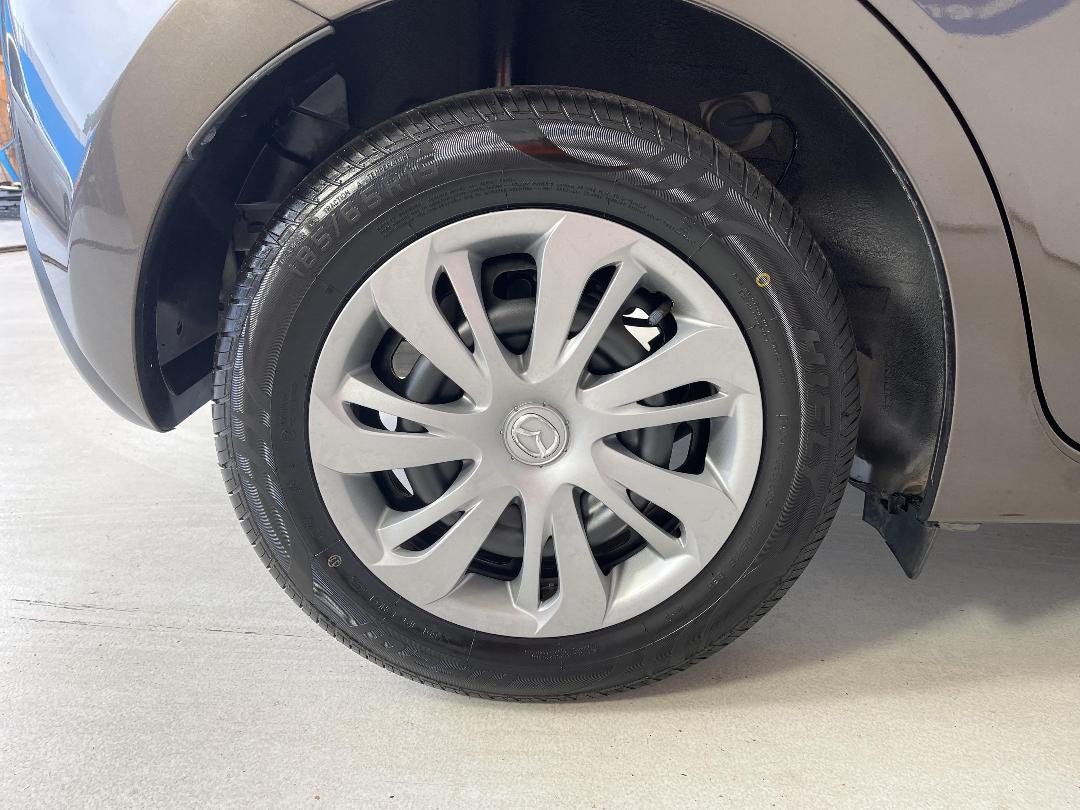 Photo '12' of Mazda Demio Photo '12' of Mazda Demio