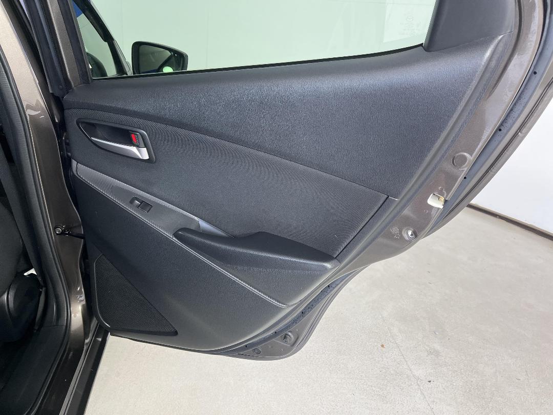 Photo '19' of Mazda Demio Photo '19' of Mazda Demio