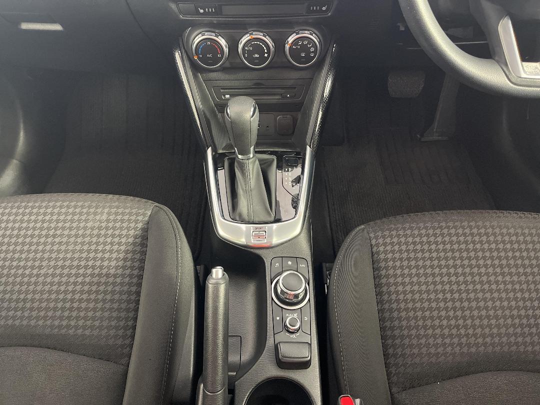 Photo '18' of Mazda Demio Photo '18' of Mazda Demio