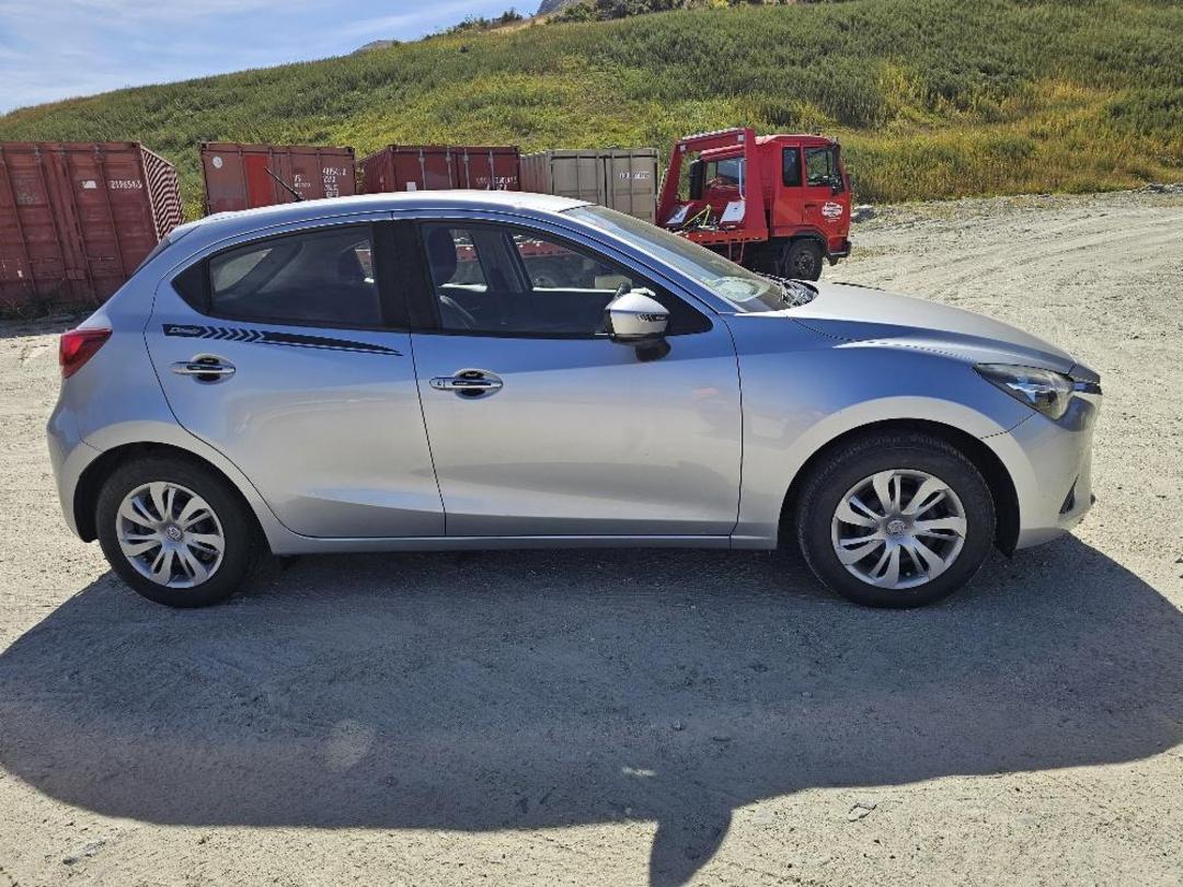 Photo '2' of Mazda Demio