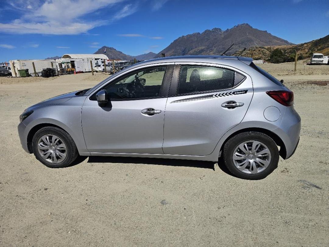 Photo '6' of Mazda Demio