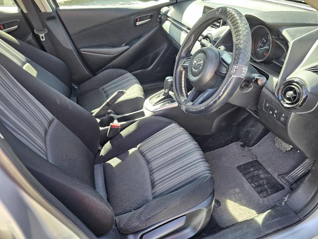 Photo '10' of Mazda Demio