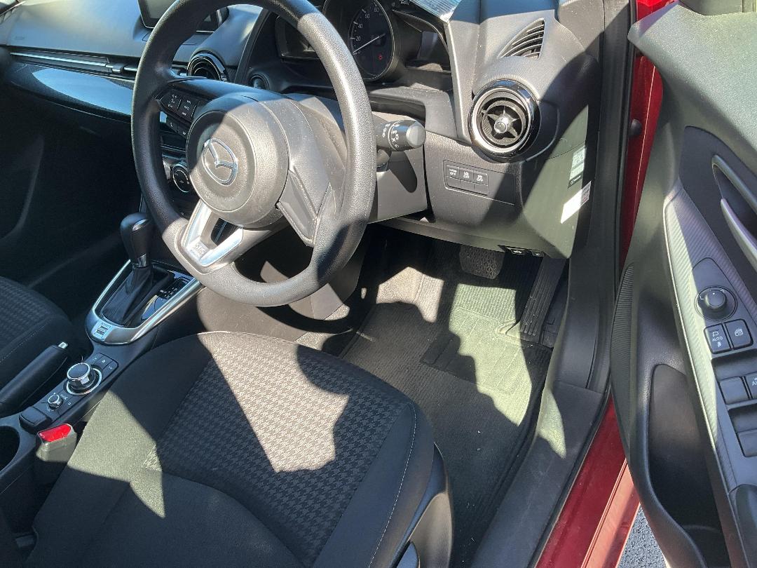 Photo '8' of Mazda Demio