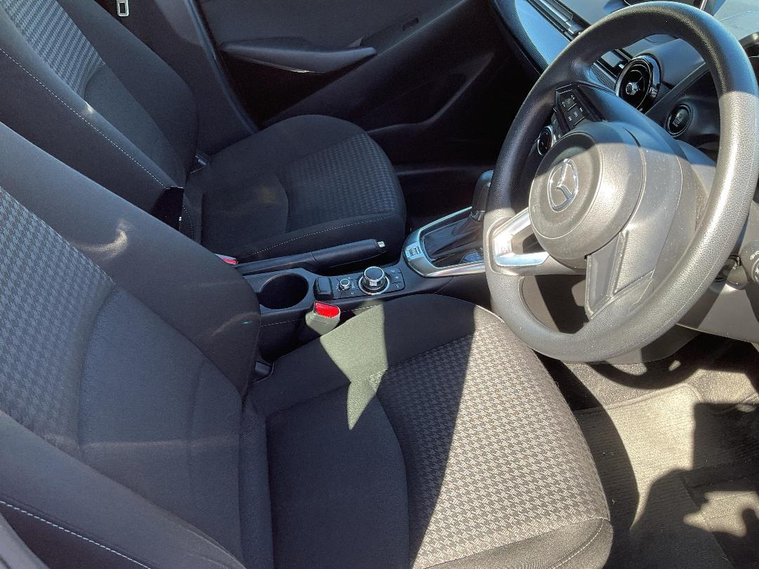 Photo '10' of Mazda Demio