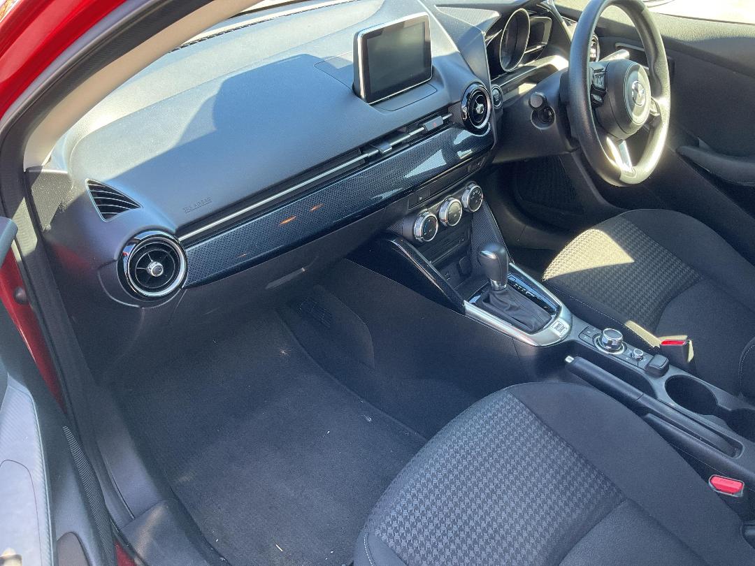 Photo '14' of Mazda Demio