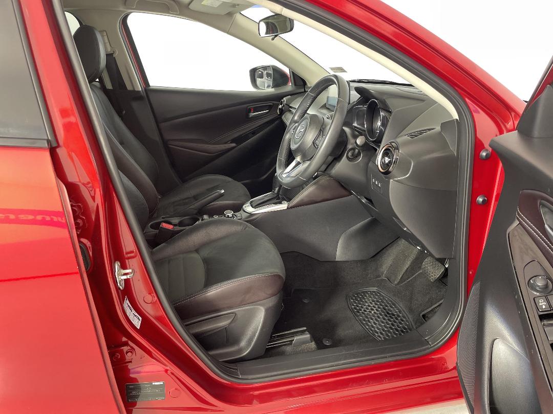 Photo '16' of Mazda Mazda2 Photo '16' of Mazda Mazda2