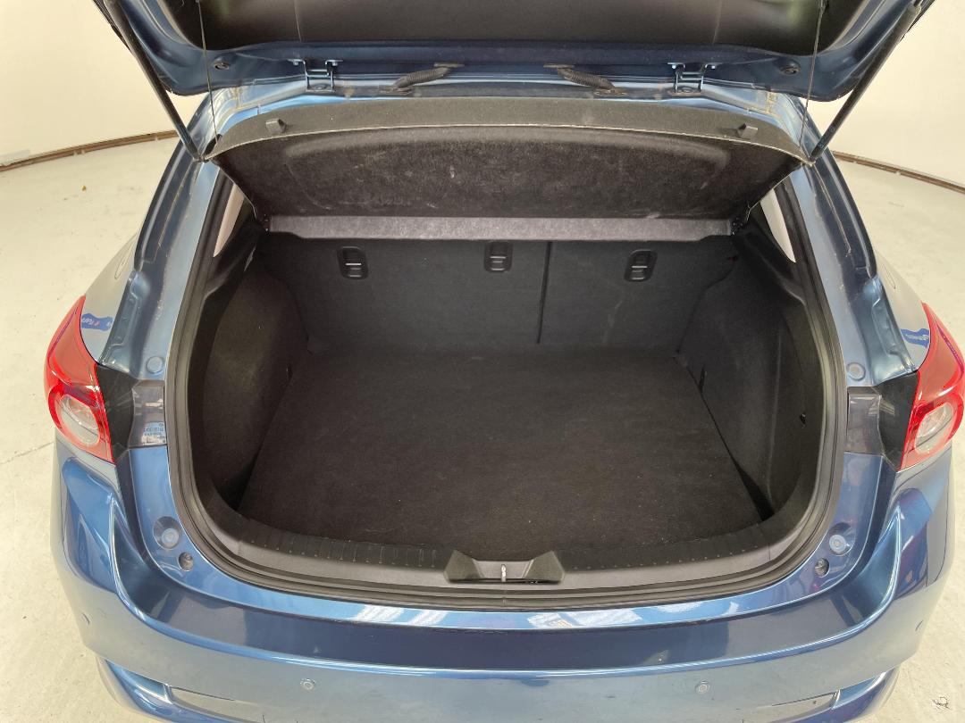 Photo '14' of Mazda Mazda3 Photo '14' of Mazda Mazda3