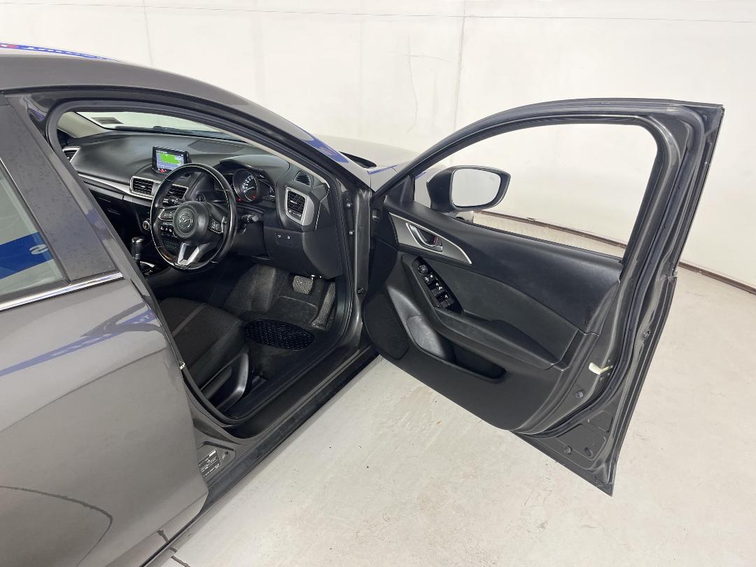 Photo '15' of Mazda Mazda3