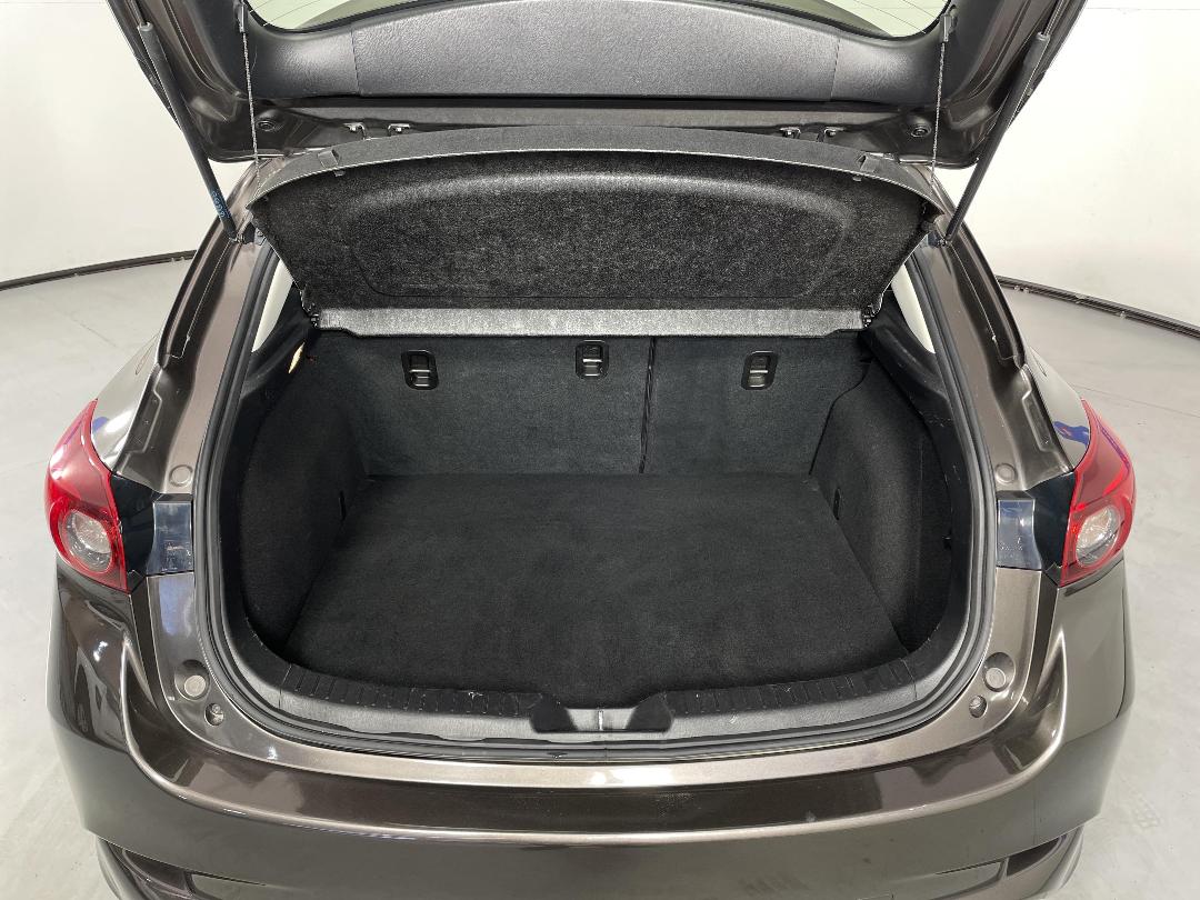 Photo '14' of Mazda Mazda3 Photo '14' of Mazda Mazda3