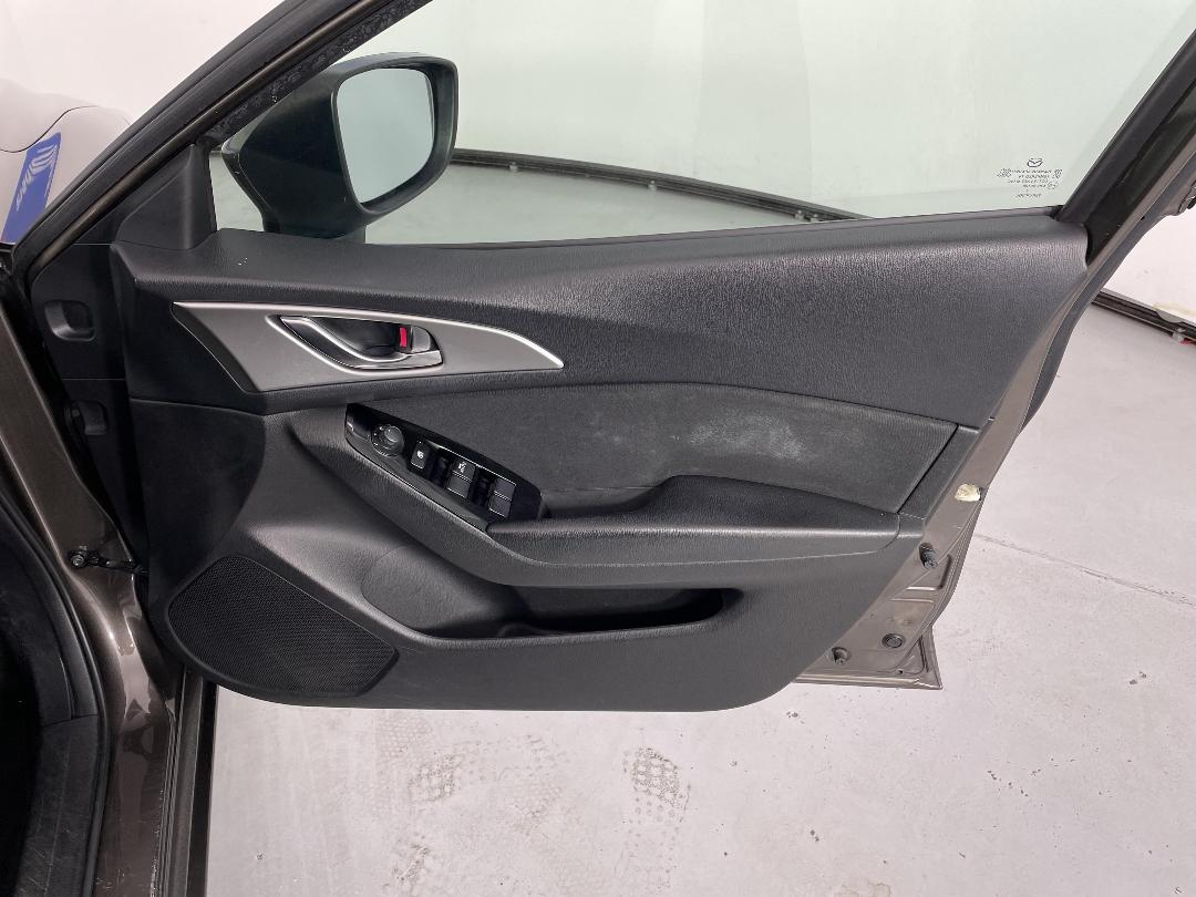 Photo '15' of Mazda Mazda3 Photo '15' of Mazda Mazda3