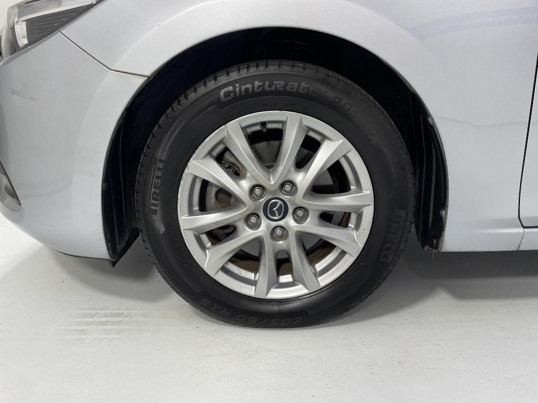 Photo '10' of Mazda Mazda3