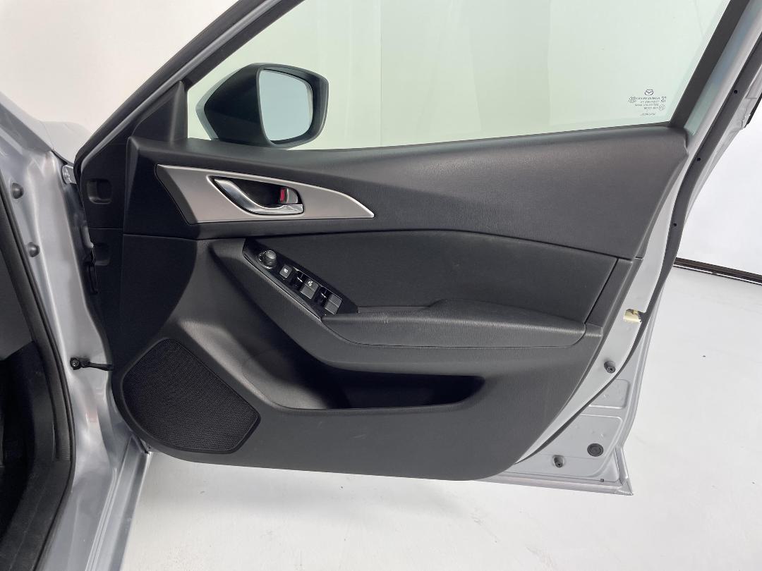 Photo '15' of Mazda Mazda3