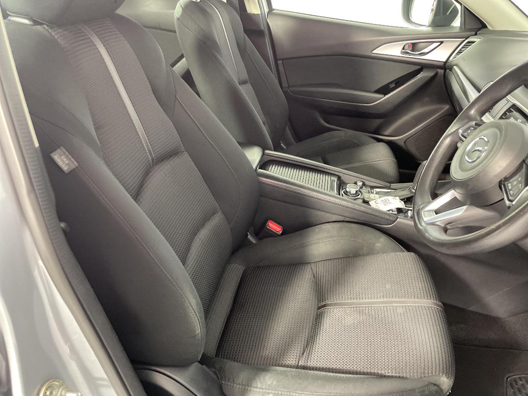 Photo '16' of Mazda Mazda3