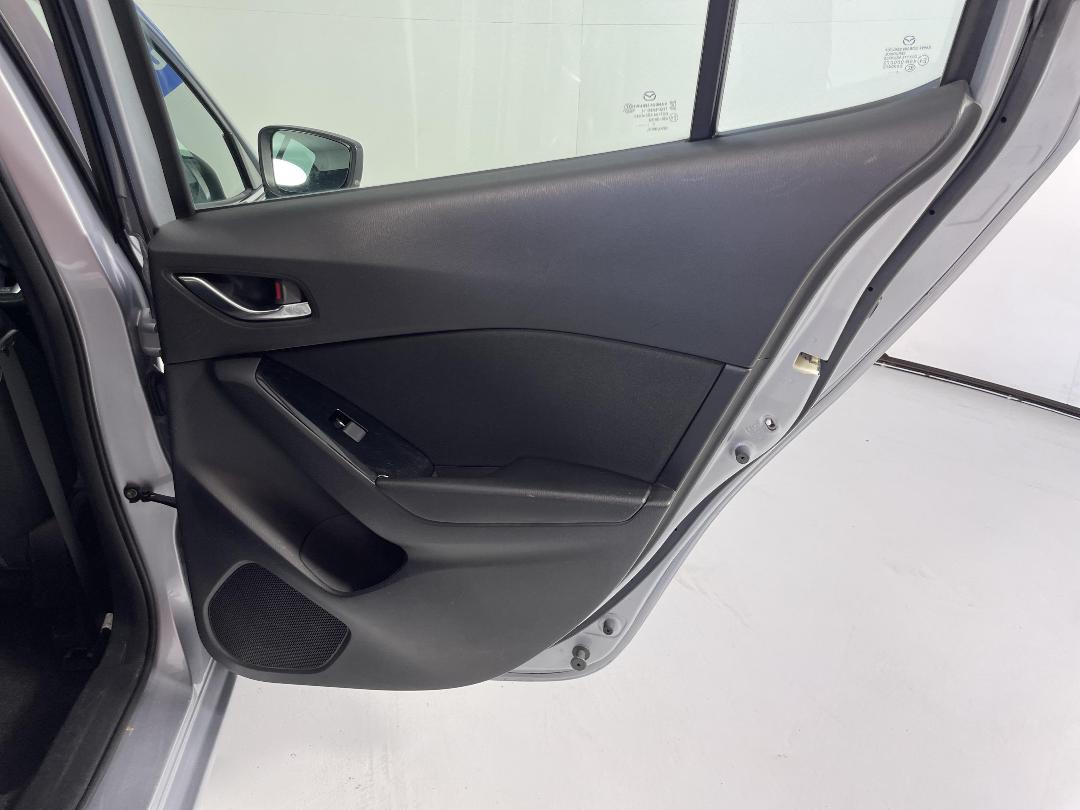 Photo '19' of Mazda Mazda3