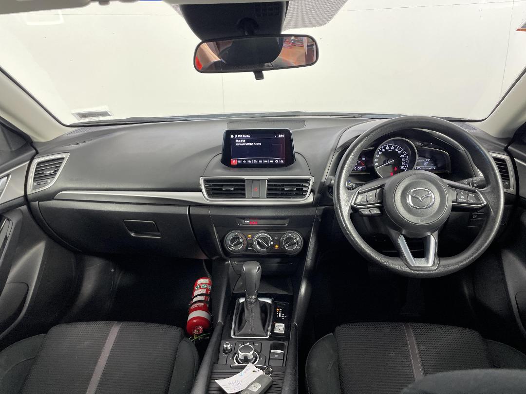 Photo '17' of Mazda Mazda3