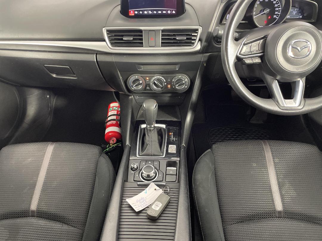 Photo '18' of Mazda Mazda3